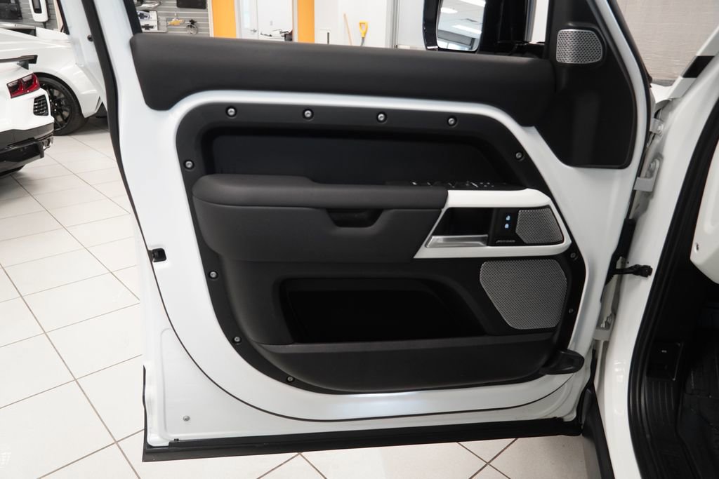 Used 2024 Land Rover Defender 130 S image 6