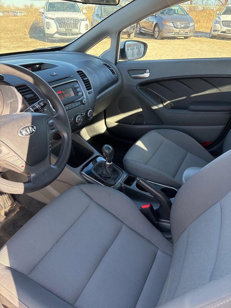 Used 2017 Kia Forte LX image 9