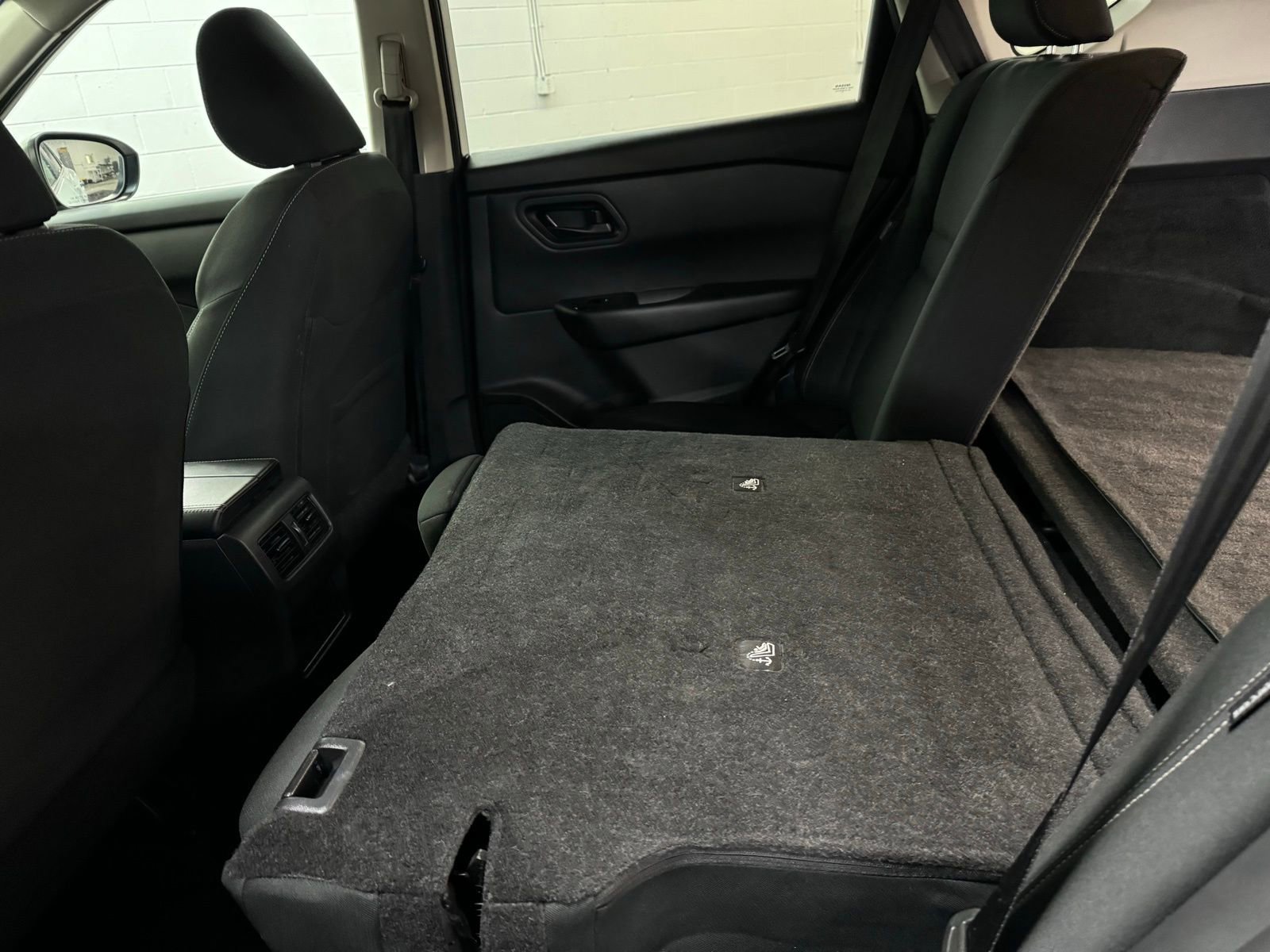 Used 2024 Nissan Rogue S image 25