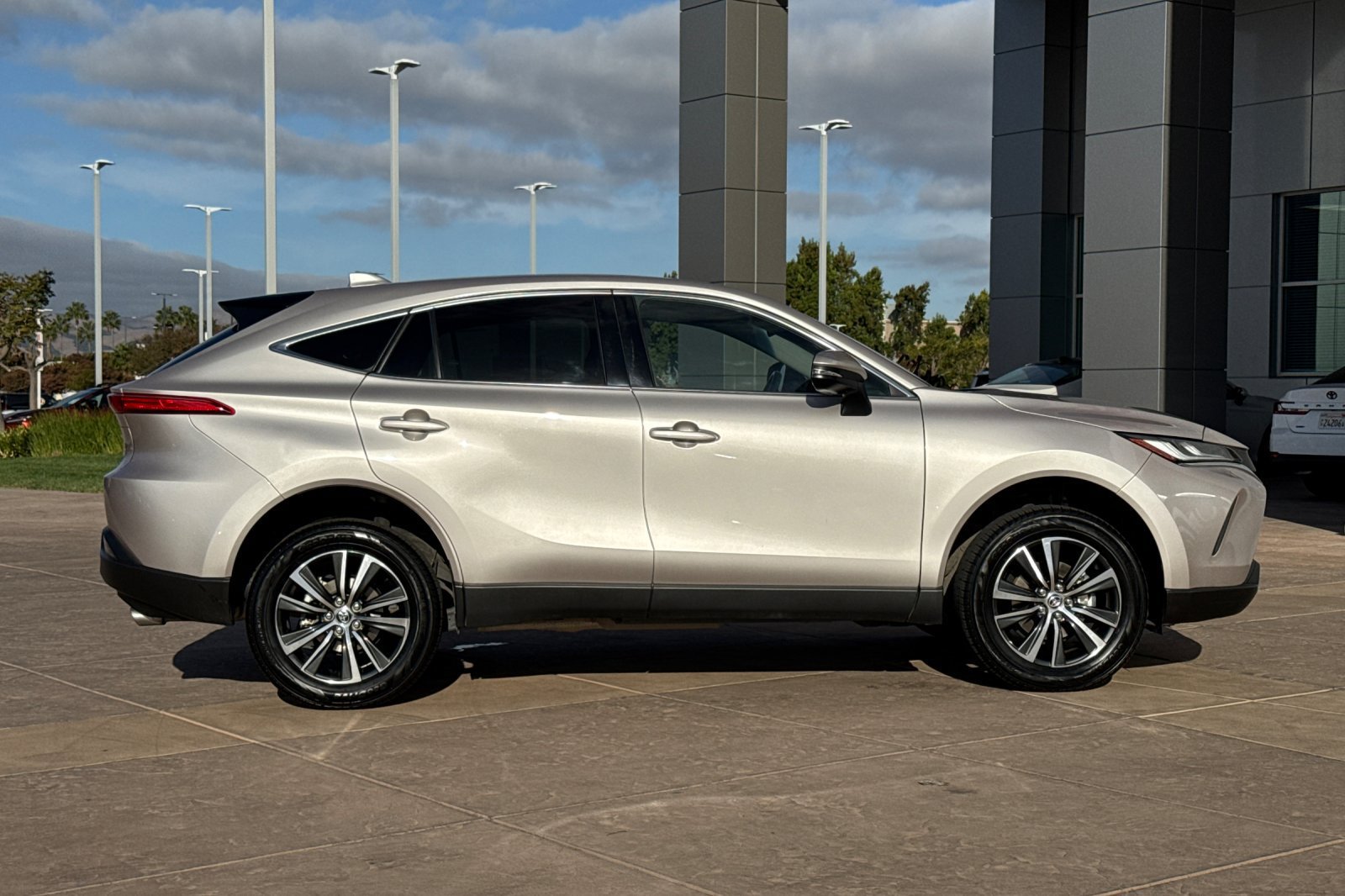 Certified 2024 Toyota Venza LE AWD/4WD image 3