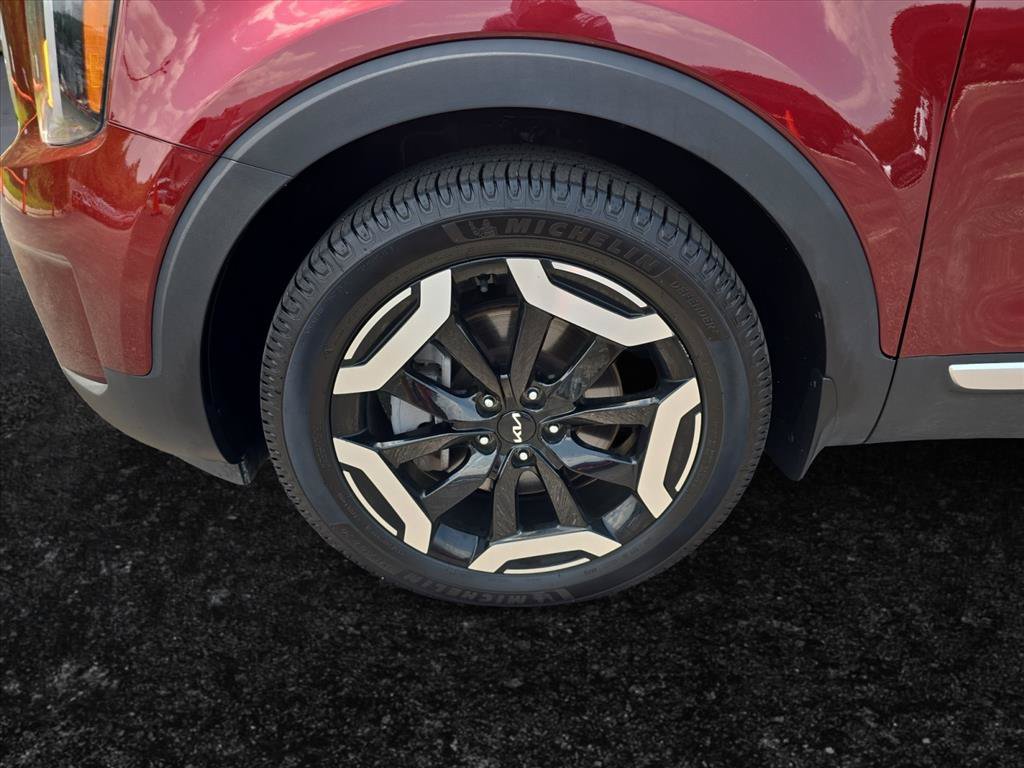 Used 2024 Kia Telluride EX w/ EX Captain's Chair Package FWD image 9