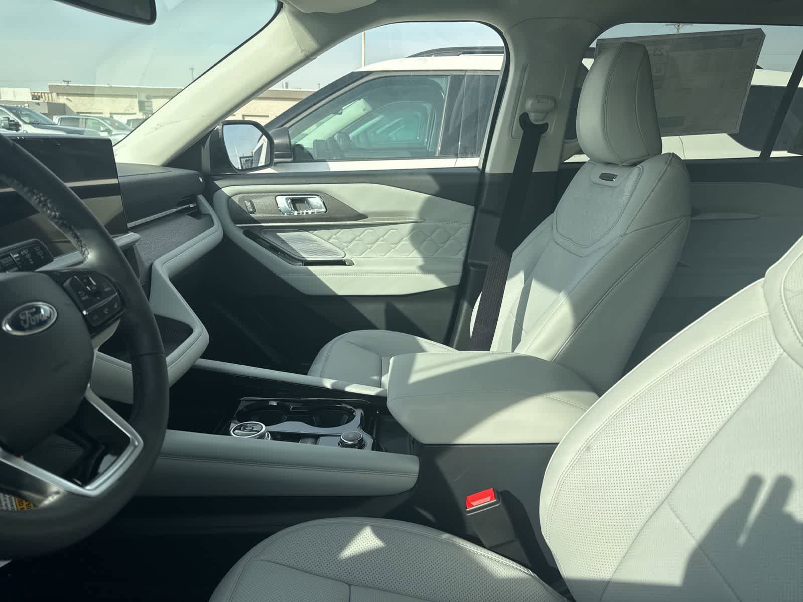 New 2026 Ford Explorer Platinum w/ LUX Leather Package AWD/4WD image 28