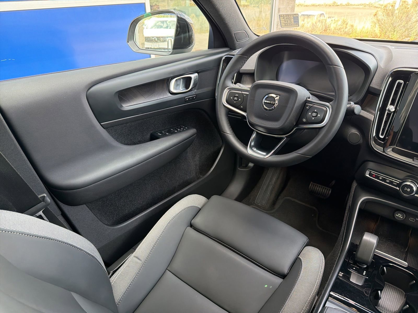 Used 2023 Volvo C40 Recharge Core w/ Climate Package AWD/4WD image 12