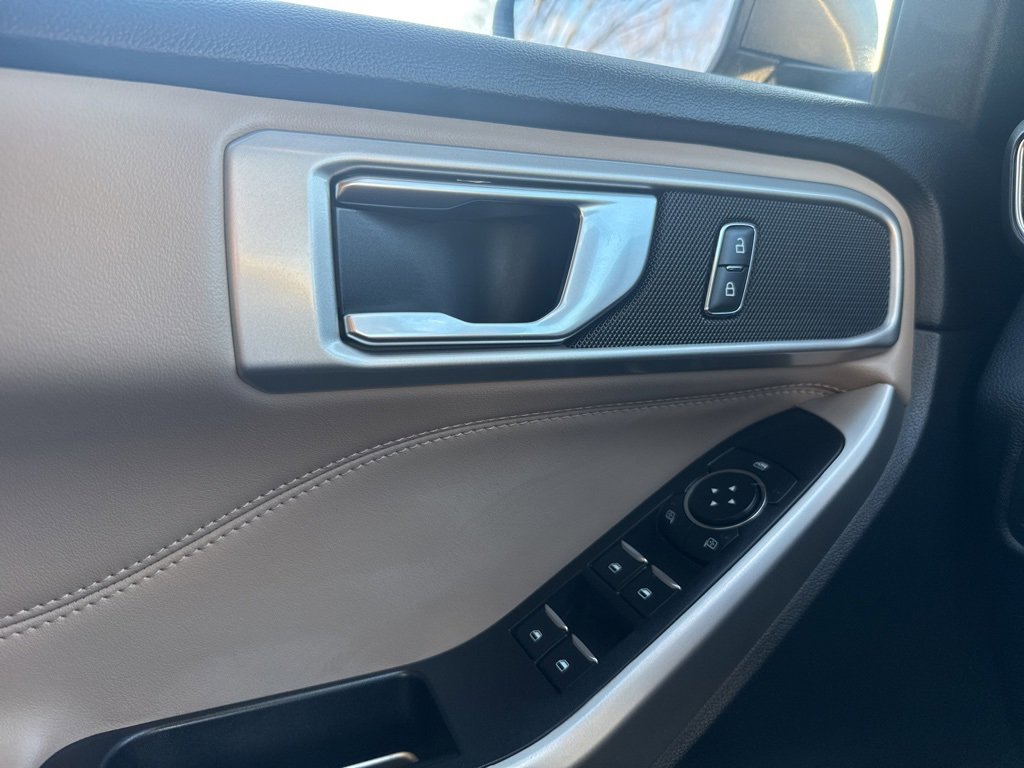 Used 2022 Ford Explorer XLT w/ Equipment Group 202A image 18