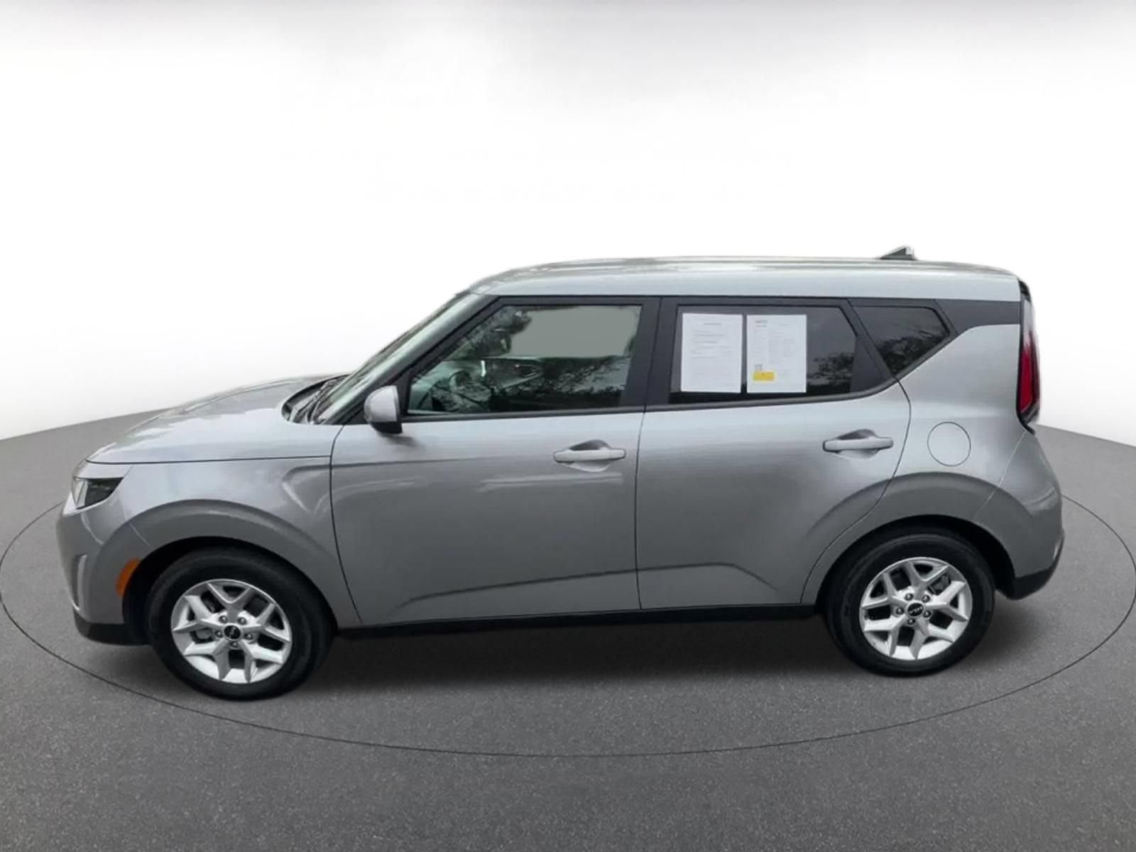 Used 2025 Kia Soul LX w/ LX Technology Package FWD image 7