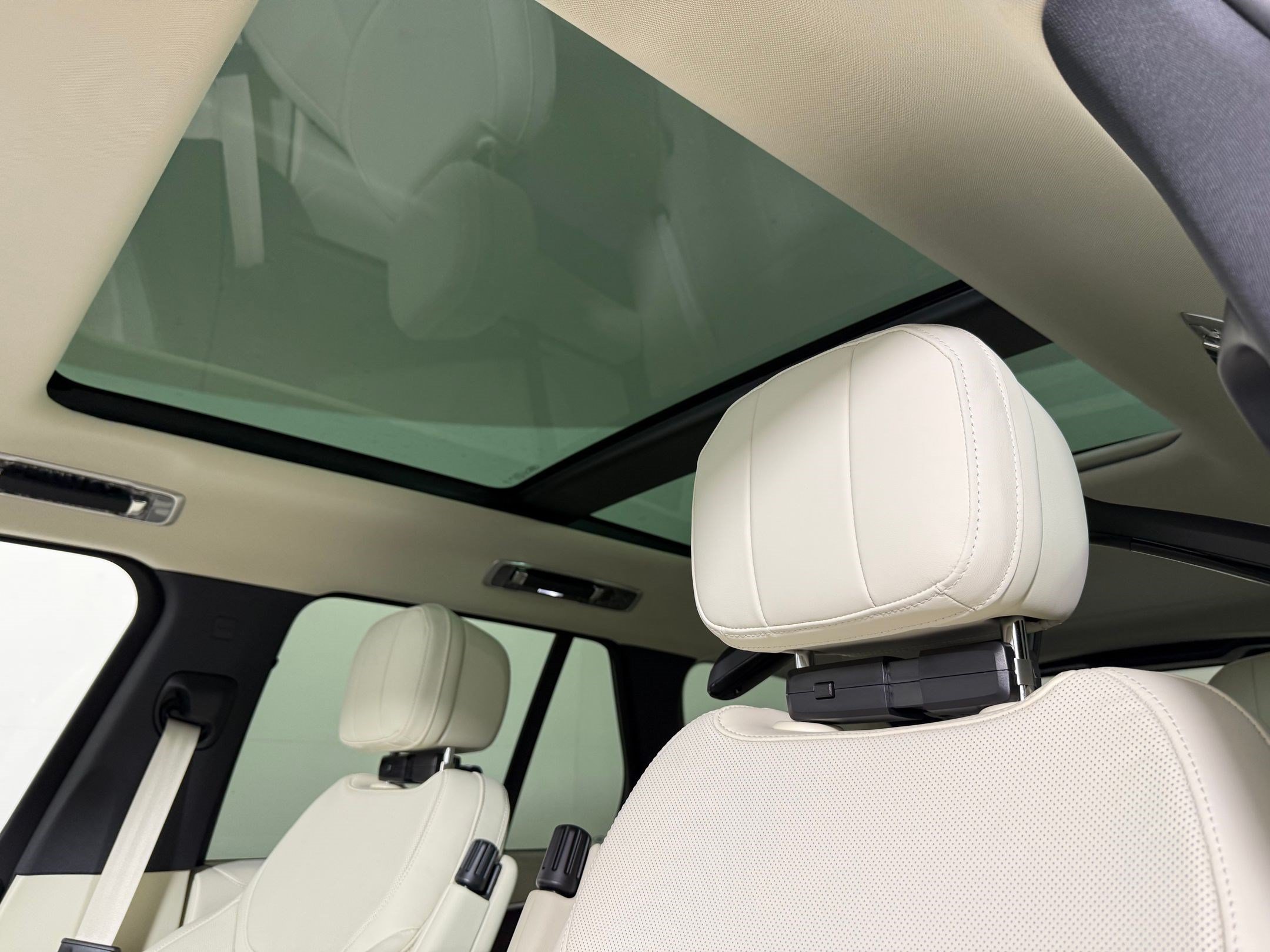 New 2026 Land Rover Range Rover SE AWD/4WD image 23