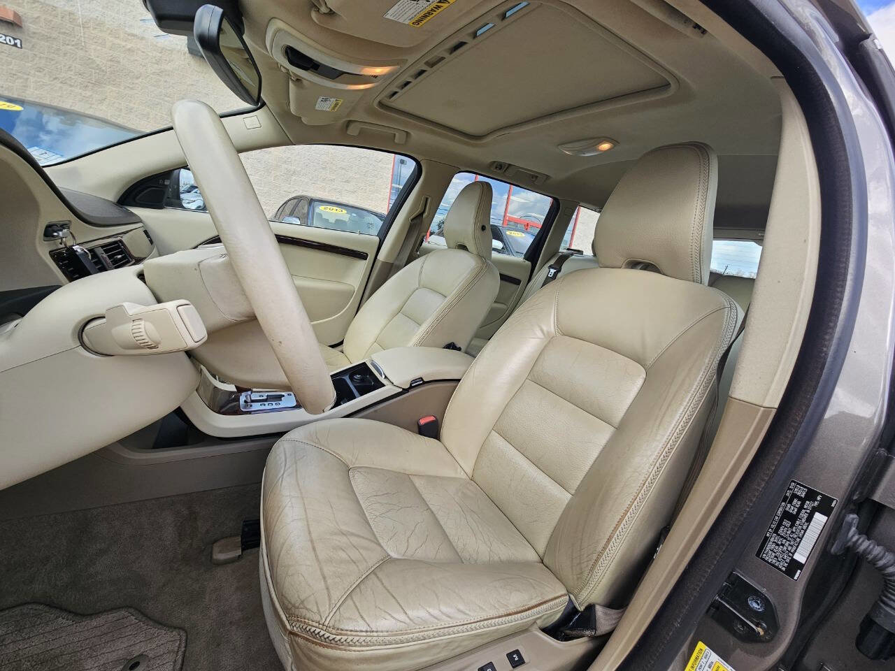 Used 2010 Volvo XC70 T6 image 9