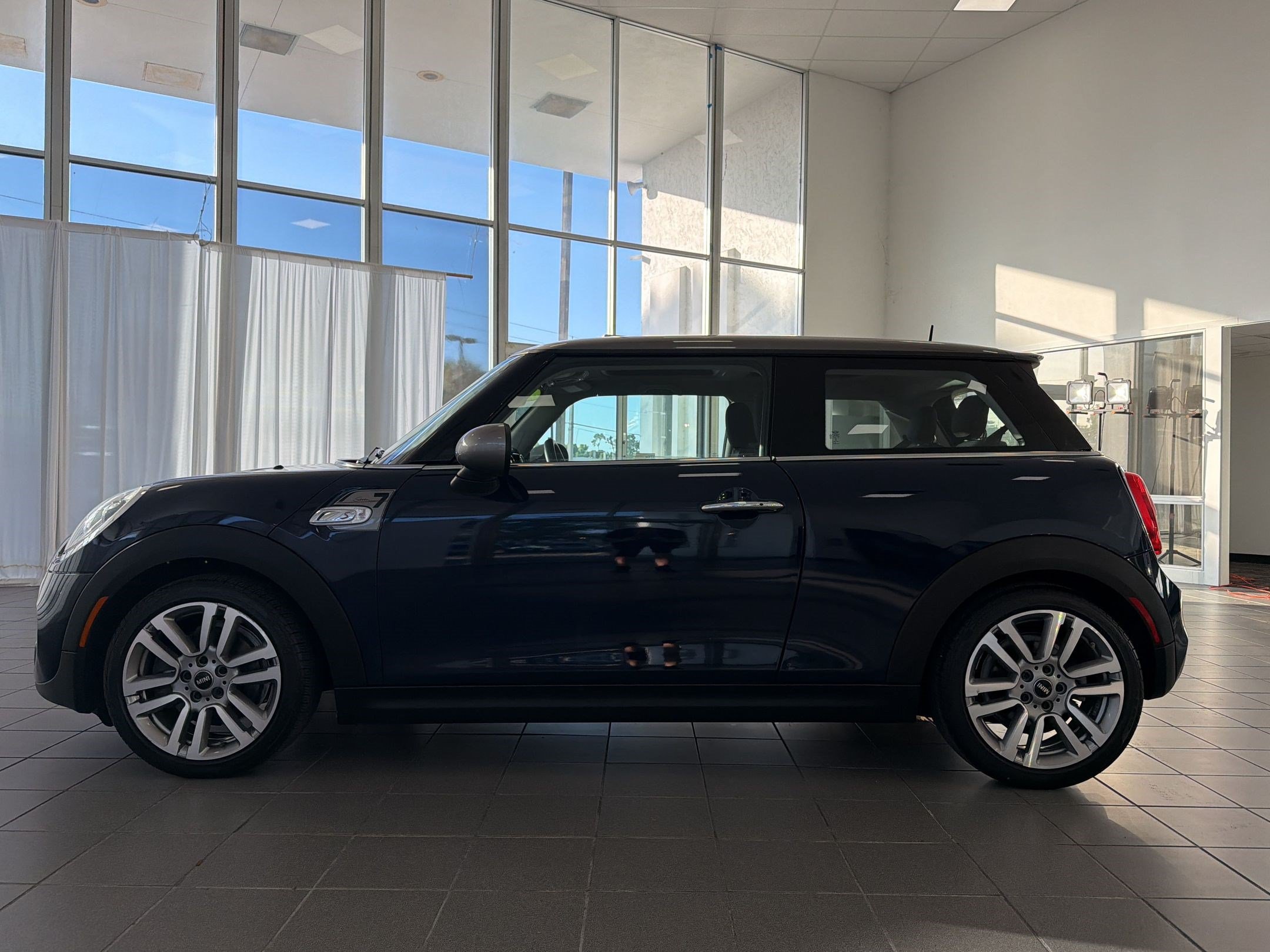 Used 2017 MINI Cooper S FWD image 2