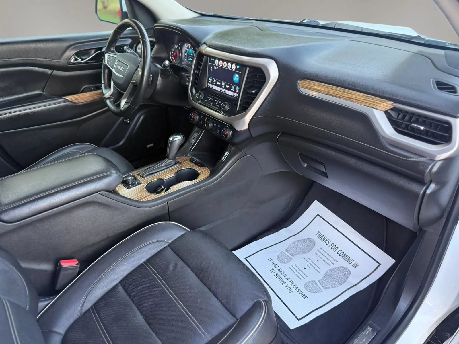 Used 2019 GMC Acadia Denali w/ Technology Package FWD image 17