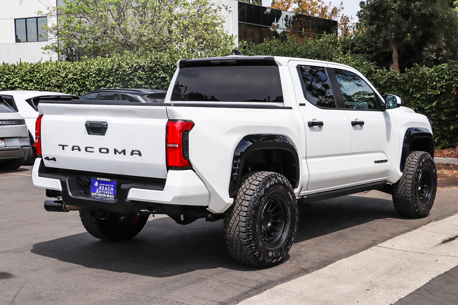 Used 2025 Toyota Tacoma SR5 AWD/4WD image 6