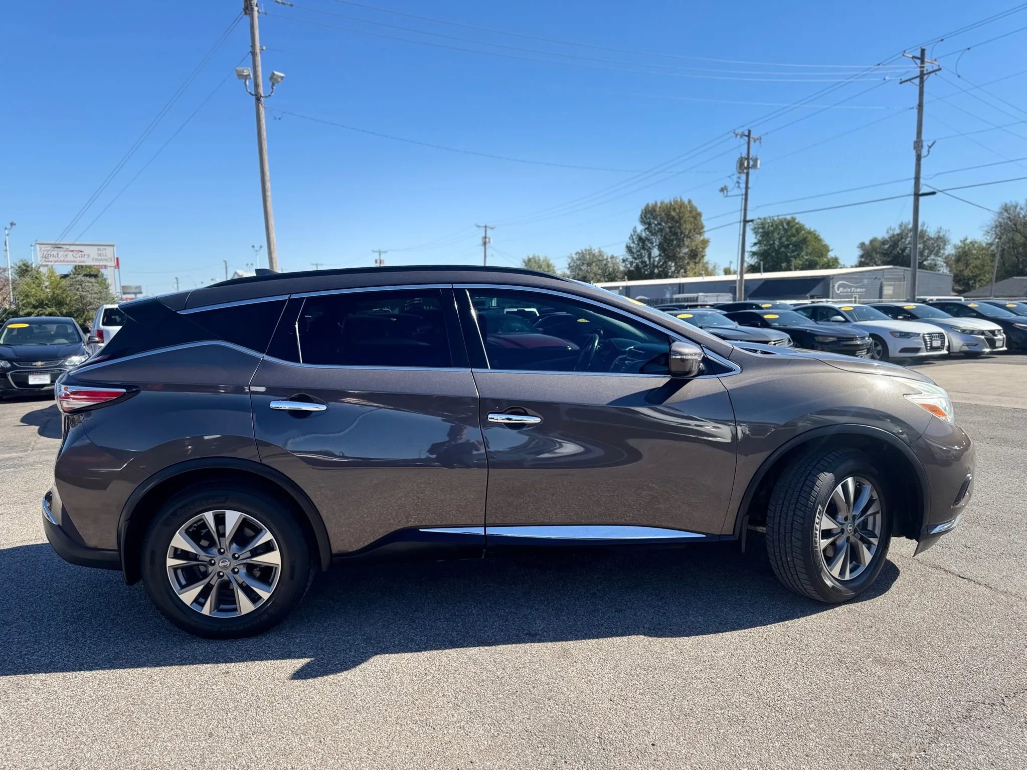 Used 2017 Nissan Murano SV image 2