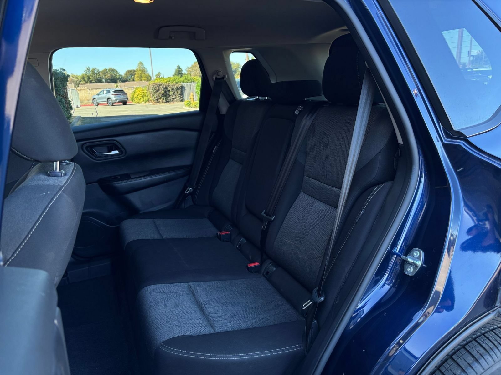 Used 2025 Nissan Rogue SV FWD image 38