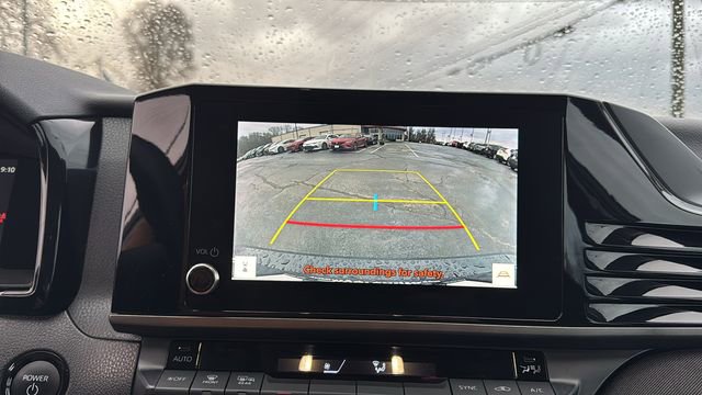 Used 2025 Toyota Camry LE image 3