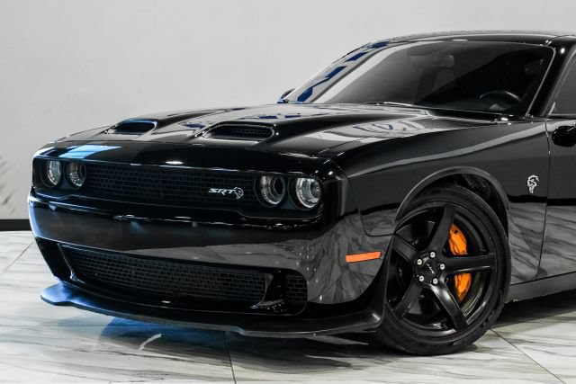 Used 2020 Dodge Challenger SRT Hellcat w/ Plus Package RWD image 6