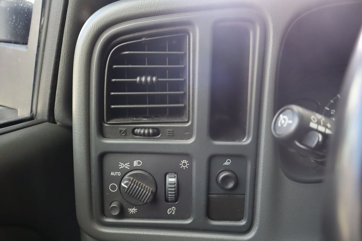 Used 2004 Chevrolet Silverado 3500 LS w/ Heavy-Duty Power Package RWD image 29