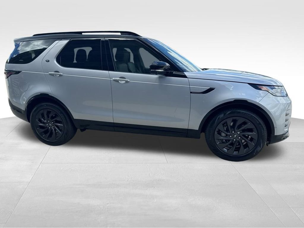 New 2024 Land Rover Discovery Dynamic SE image 4