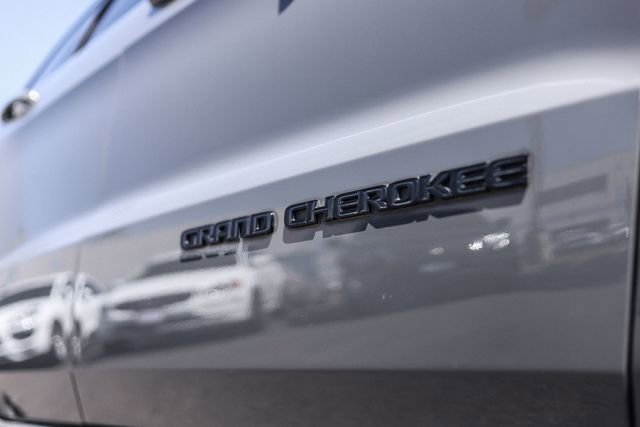 Used 2019 Jeep Grand Cherokee Altitude AWD/4WD image 20