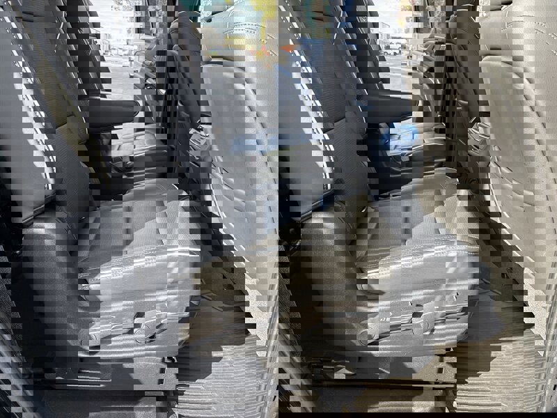 Used 2021 Cadillac Escalade Premium Luxury w/ LPO, Illumination Package image 38