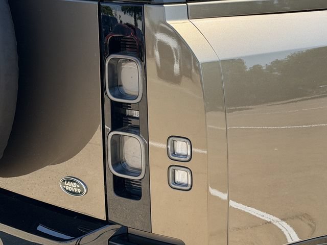 Used 2023 Land Rover Defender 130 X AWD/4WD image 7