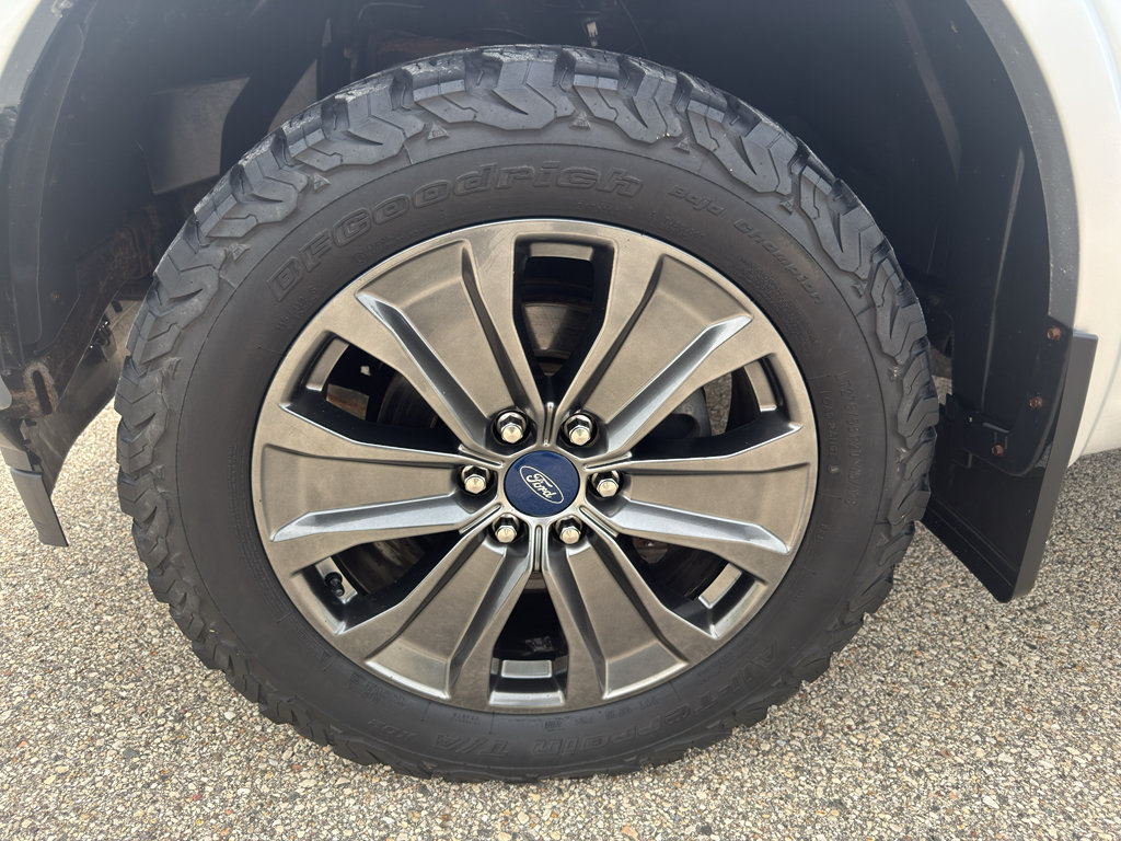 Used 2018 Ford F150 Lariat w/ Equipment Group 502A Luxury AWD/4WD image 13