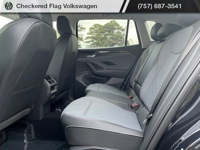 New 2026 Volkswagen Tiguan SE image 25