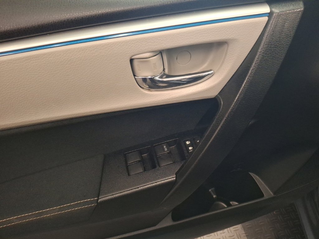 Used 2014 Toyota Corolla LE FWD image 17