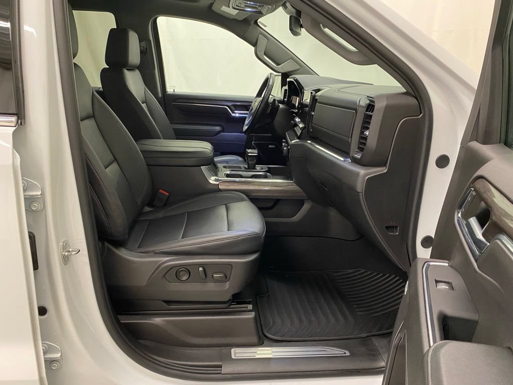 Used 2024 Chevrolet Silverado 1500 LTZ w/ LTZ Convenience Package II AWD/4WD image 15