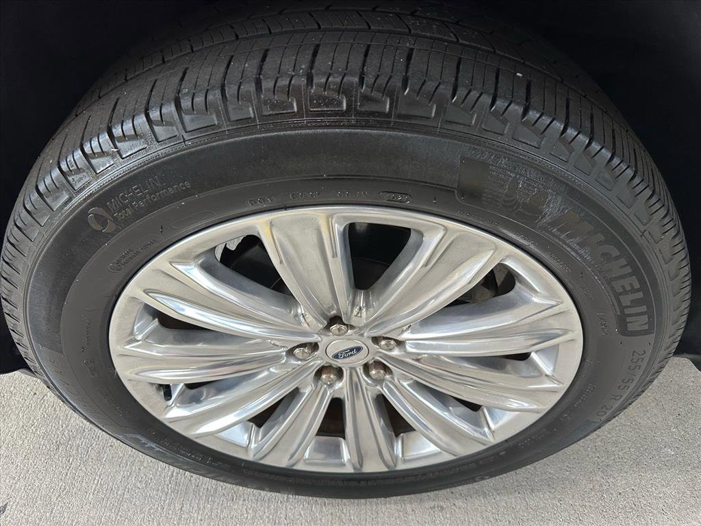 Certified 2022 Ford Explorer Limited w/ Equipment Group 301A image 6