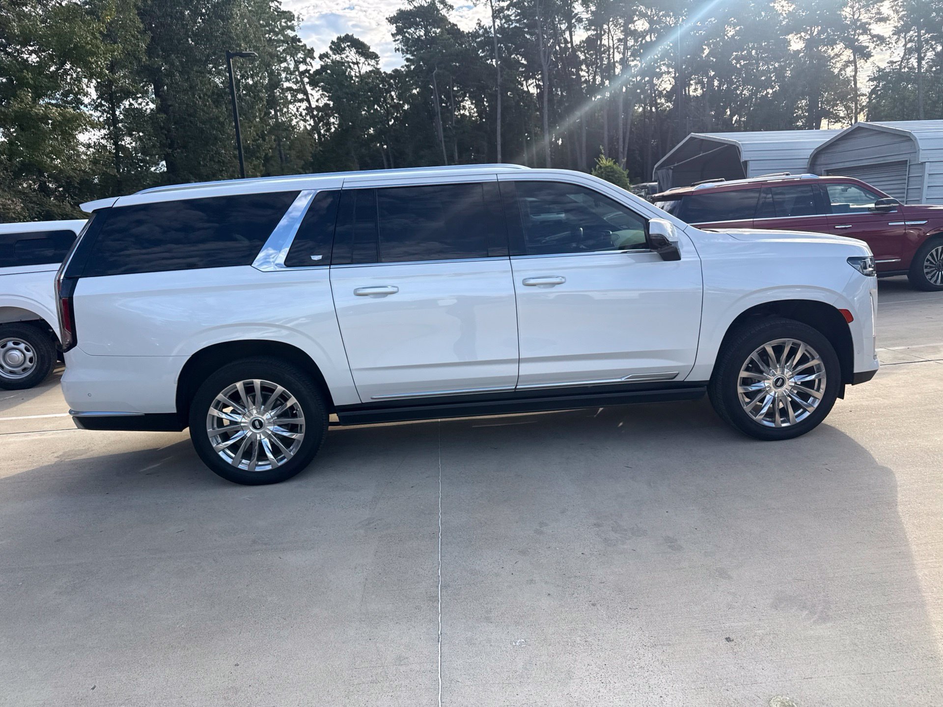 Used 2021 Cadillac Escalade ESV Premium Luxury w/ Driver Assist Tech Package RWD image 3