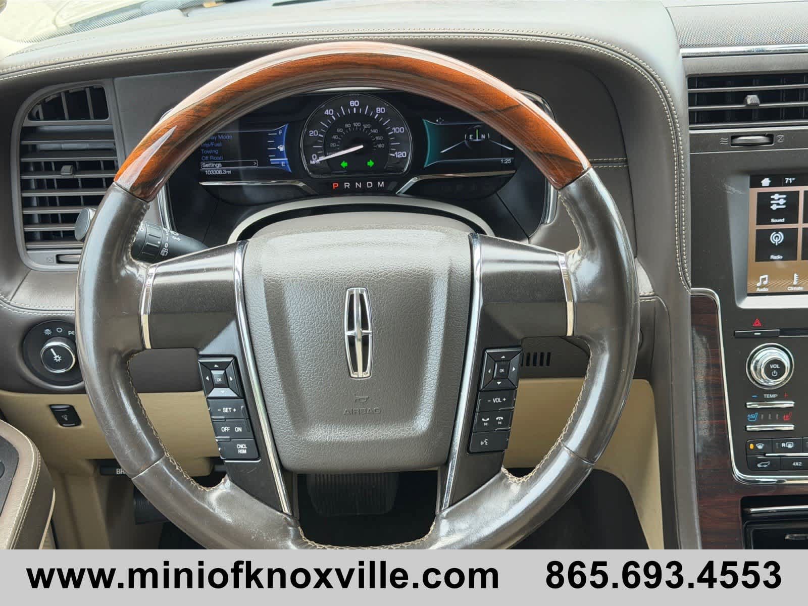 Used 2017 Lincoln Navigator Reserve AWD/4WD image 21