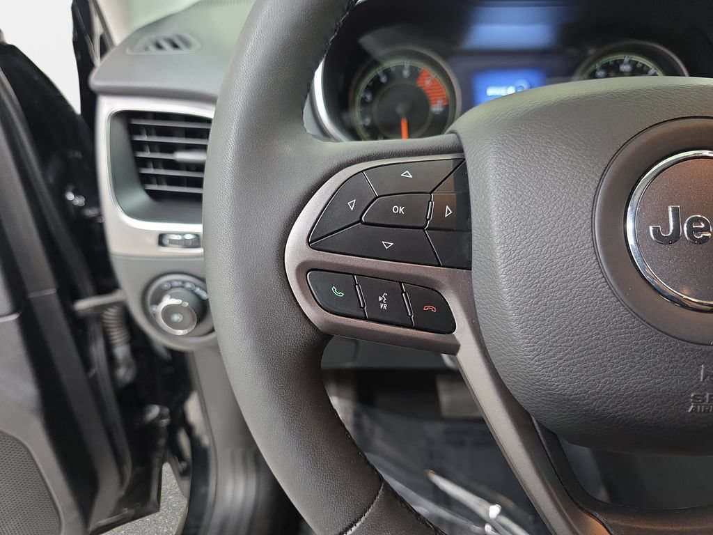 Used 2022 Jeep Cherokee Latitude Lux AWD/4WD image 17