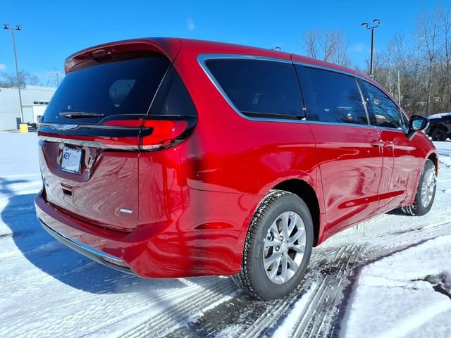 New 2026 Chrysler Pacifica Select image 7