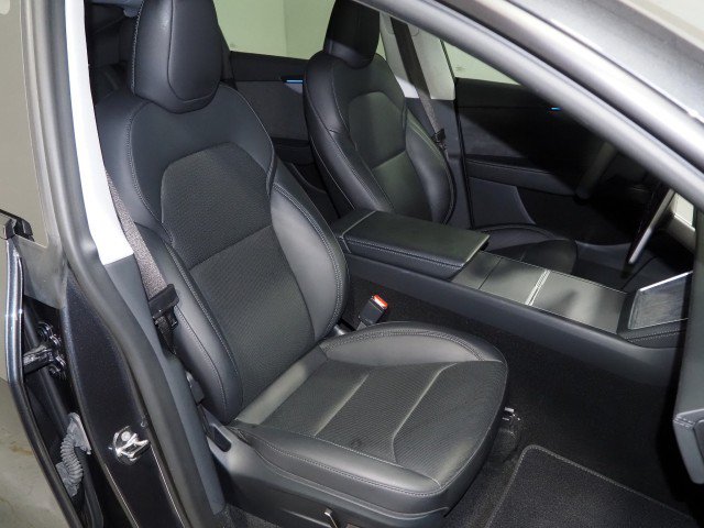 Used 2026 Tesla Model Y Long Range AWD/4WD image 2