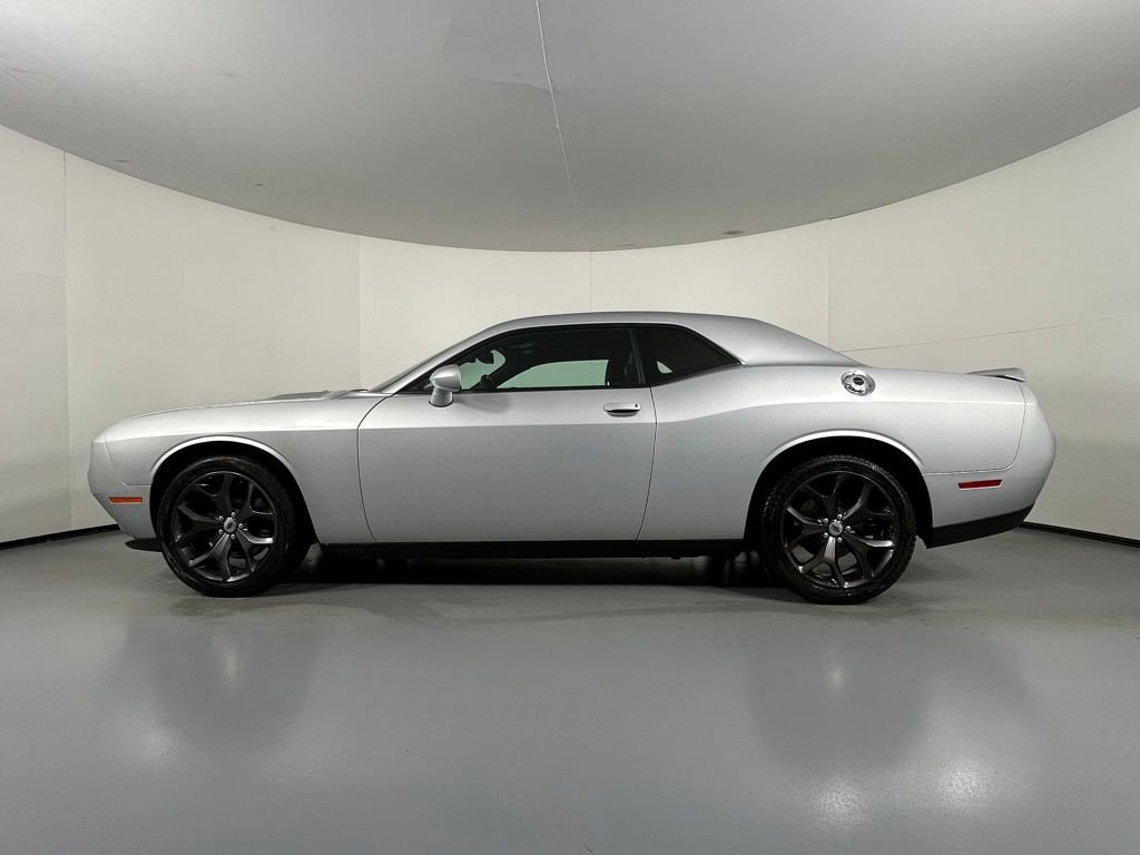 Used 2019 Dodge Challenger SXT w/ Plus Package RWD image 4