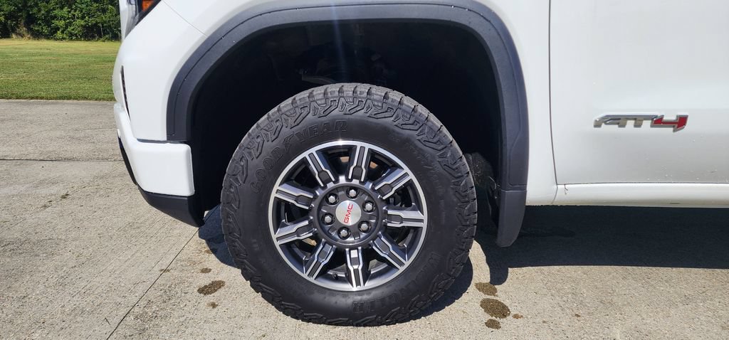 Used 2025 GMC Sierra 1500 AT4 AWD/4WD image 9
