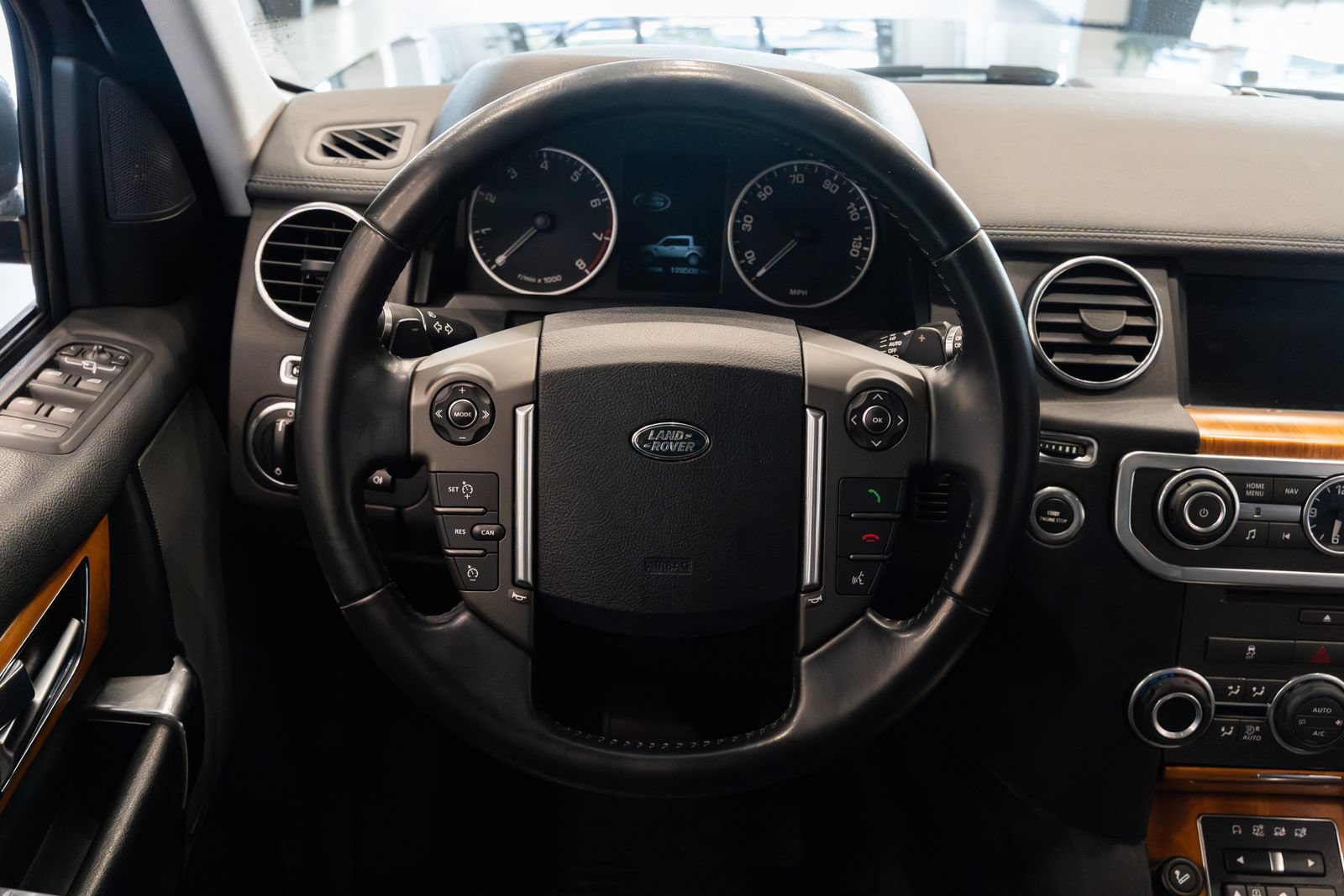 Used 2014 Land Rover LR4 HSE AWD/4WD image 10