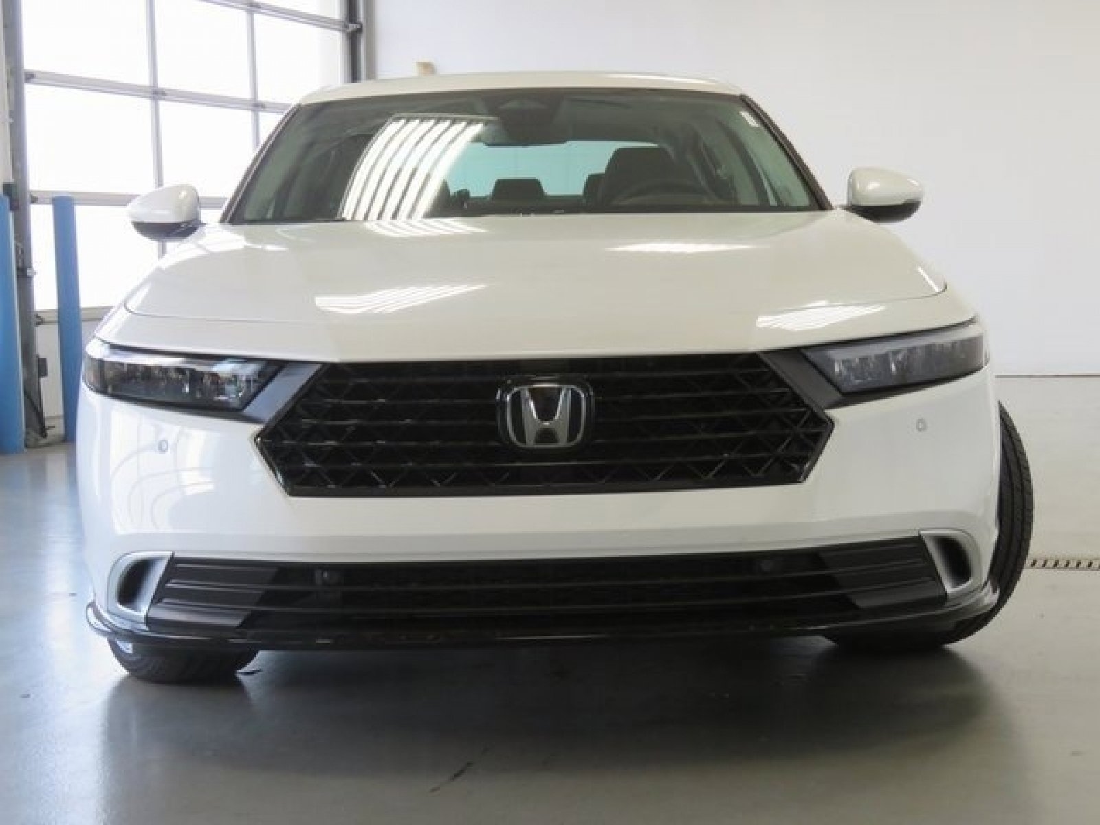 Used 2024 Honda Accord Touring image 2