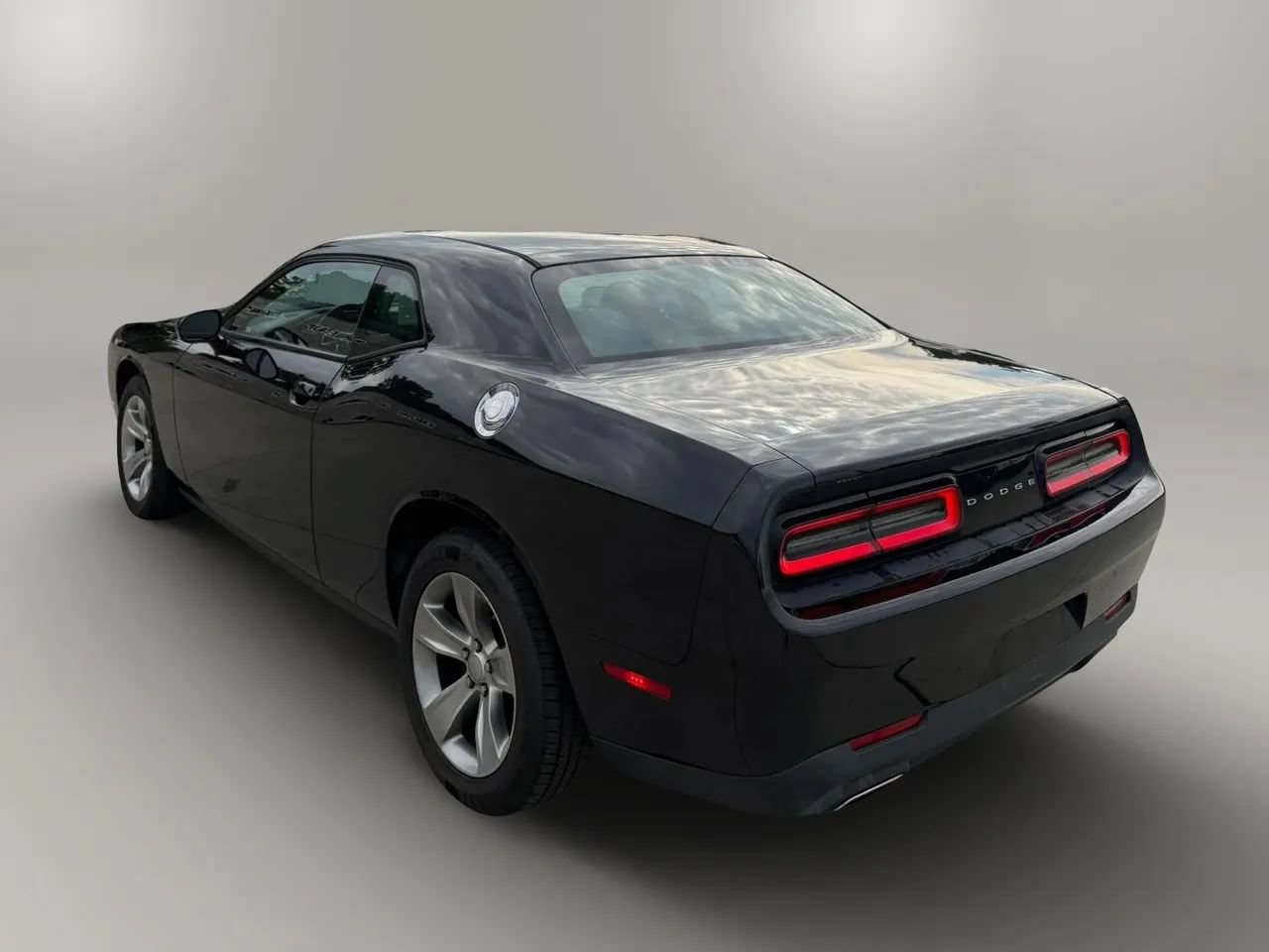 Used 2016 Dodge Challenger SXT w/ Cold Weather Group RWD image 5