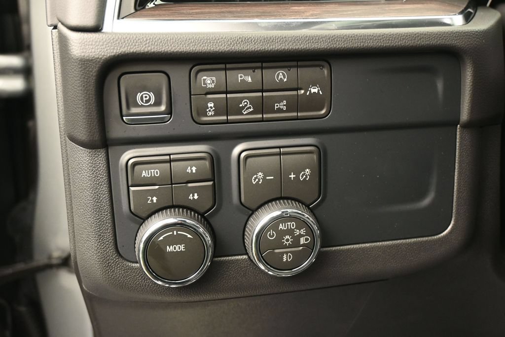 Used 2026 Chevrolet Tahoe Z71 w/ Comfort Package AWD/4WD image 17