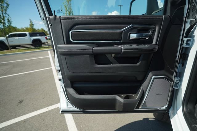 New 2026 RAM 2500 Laramie AWD/4WD image 14