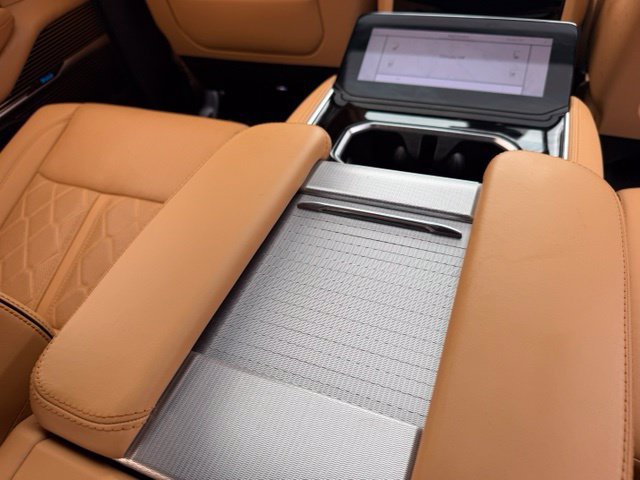 Used 2023 Jeep Grand Wagoneer Series III AWD/4WD image 35
