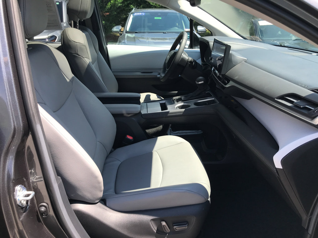 Certified 2025 Toyota Sienna XLE AWD/4WD image 29