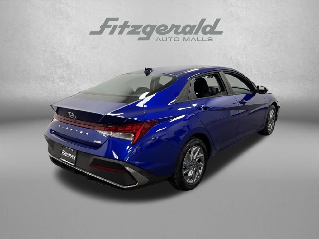 Used 2025 Hyundai Elantra Blue image 6