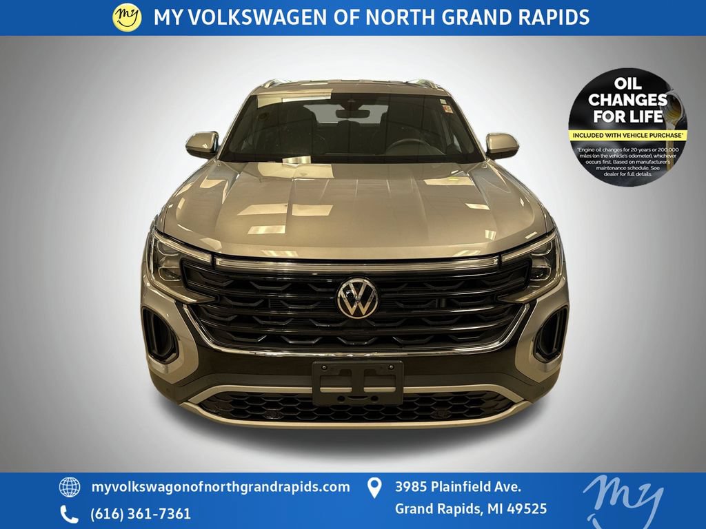 Used 2024 Volkswagen Atlas Cross Sport SE AWD/4WD image 3