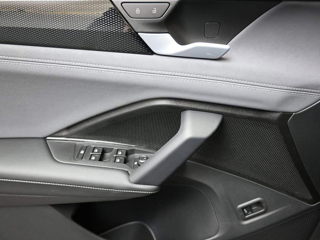 New 2026 Volkswagen Tiguan SE image 21