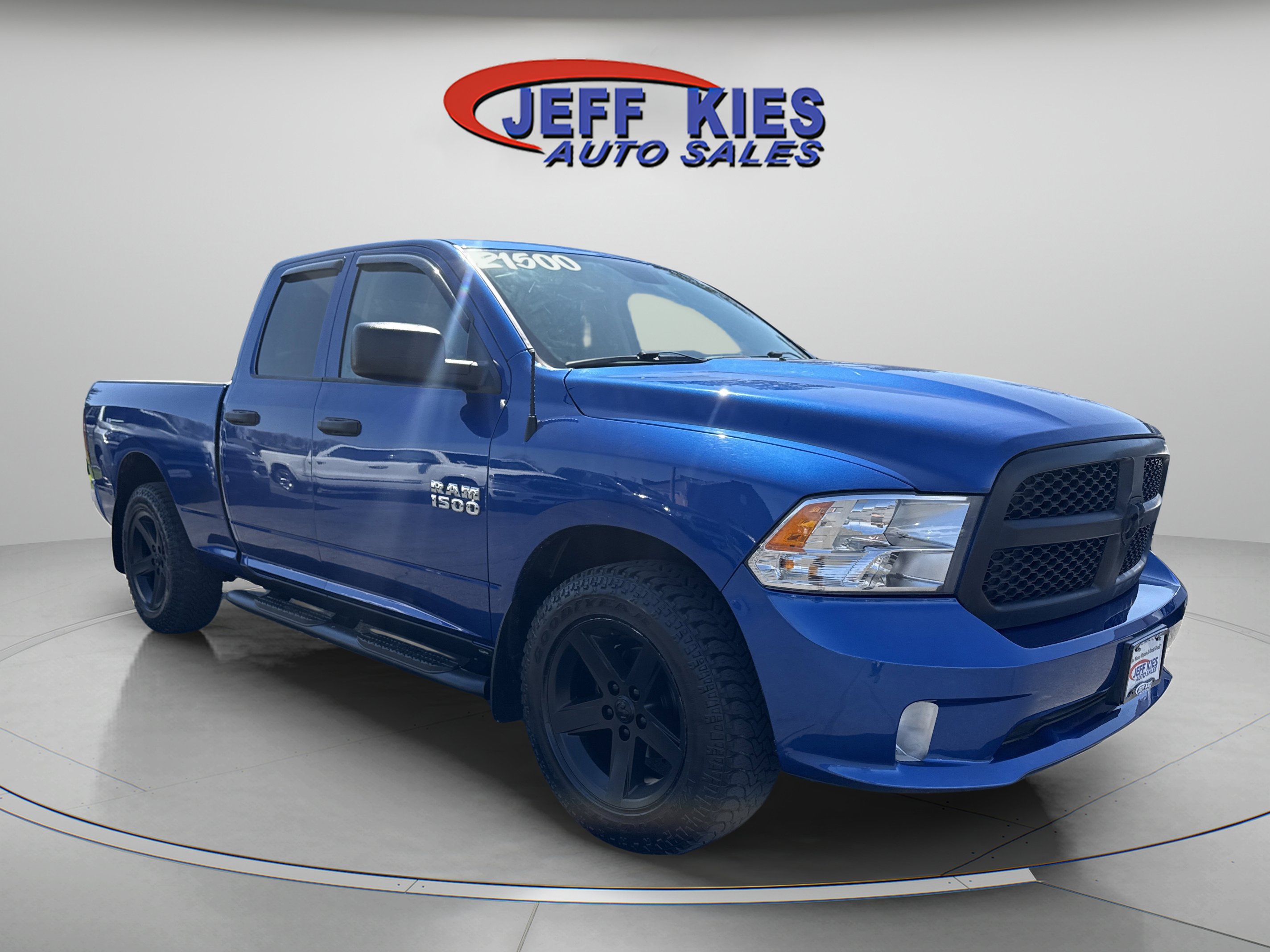 Used 2018 RAM 1500 Express w/ Express Value Package AWD/4WD image 3