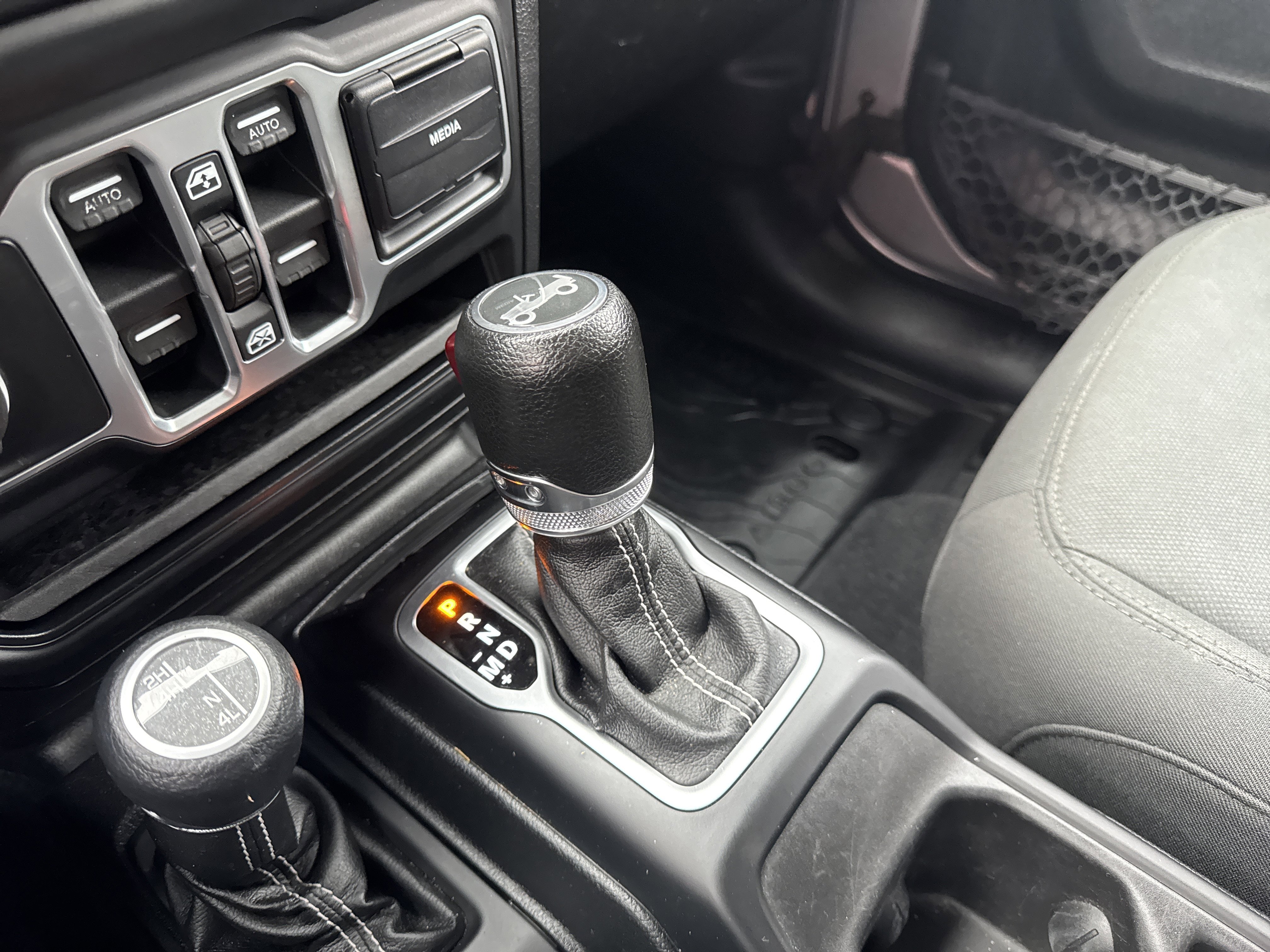 Used 2018 Jeep Wrangler Unlimited Sahara image 19