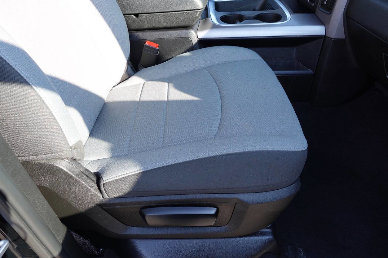 Used 2023 RAM 1500 Express w/ Wheel & Sound Group image 25