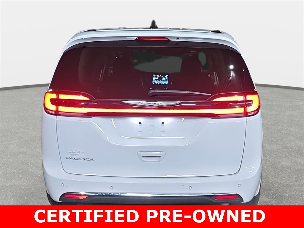 Used 2024 Chrysler Pacifica Touring-L image 6