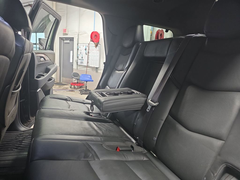 Used 2016 Cadillac Escalade Luxury image 15
